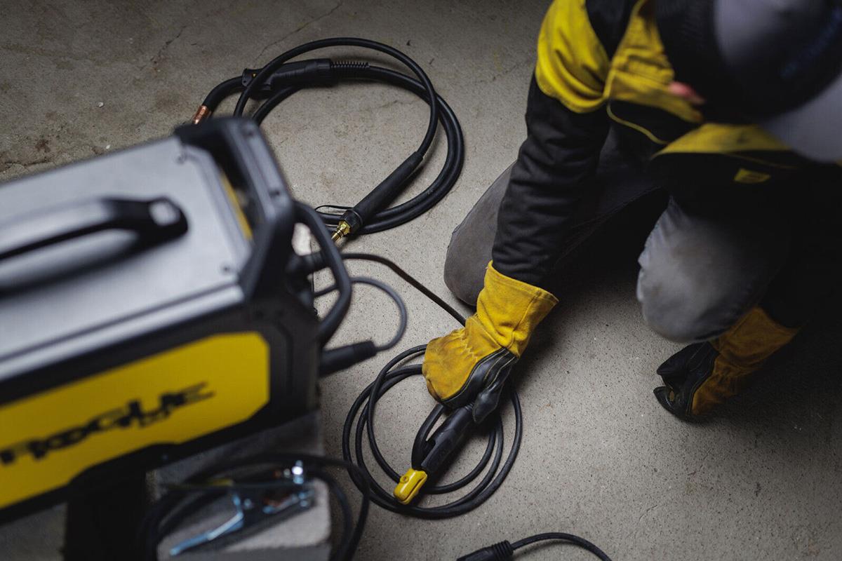 0700301092  ESAB Rogue EMP 210 PRO MIG/MAG Multi Process Inverter Welding Package - 230v, 1ph